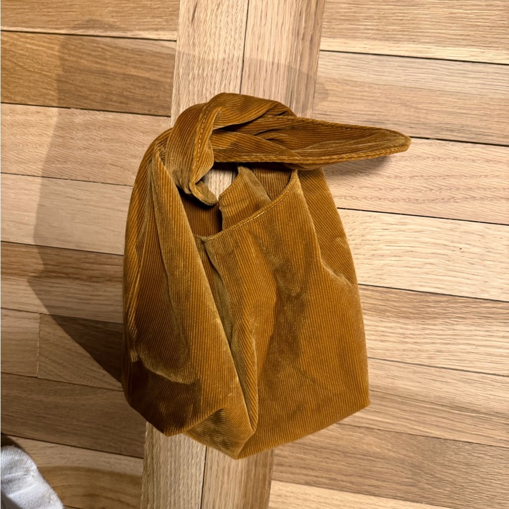 Merit Velvet Handbag in Rich Gold